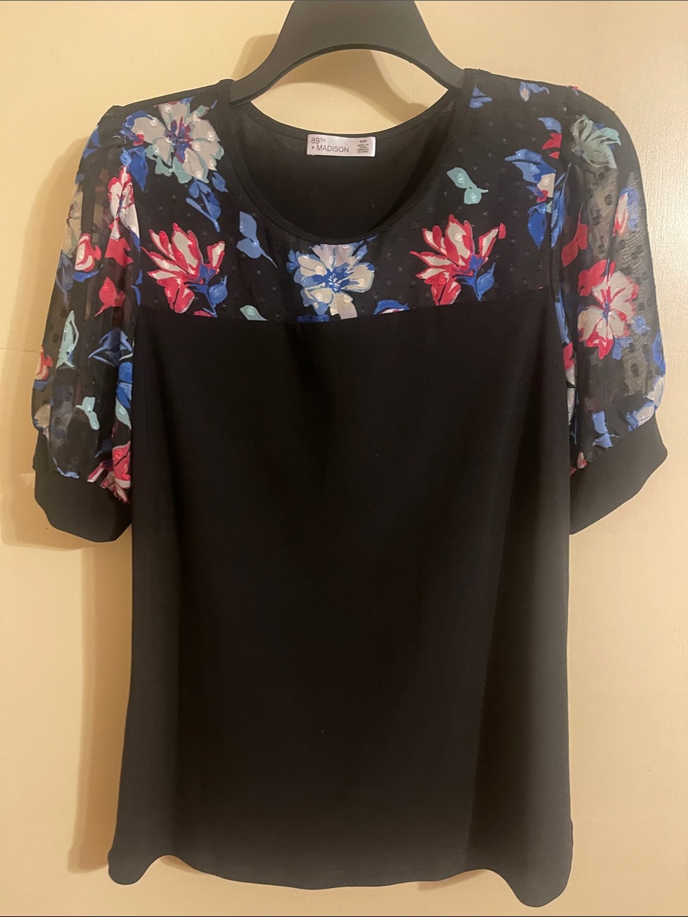 Black Floral-Yoke Short Sleeve Women's Top